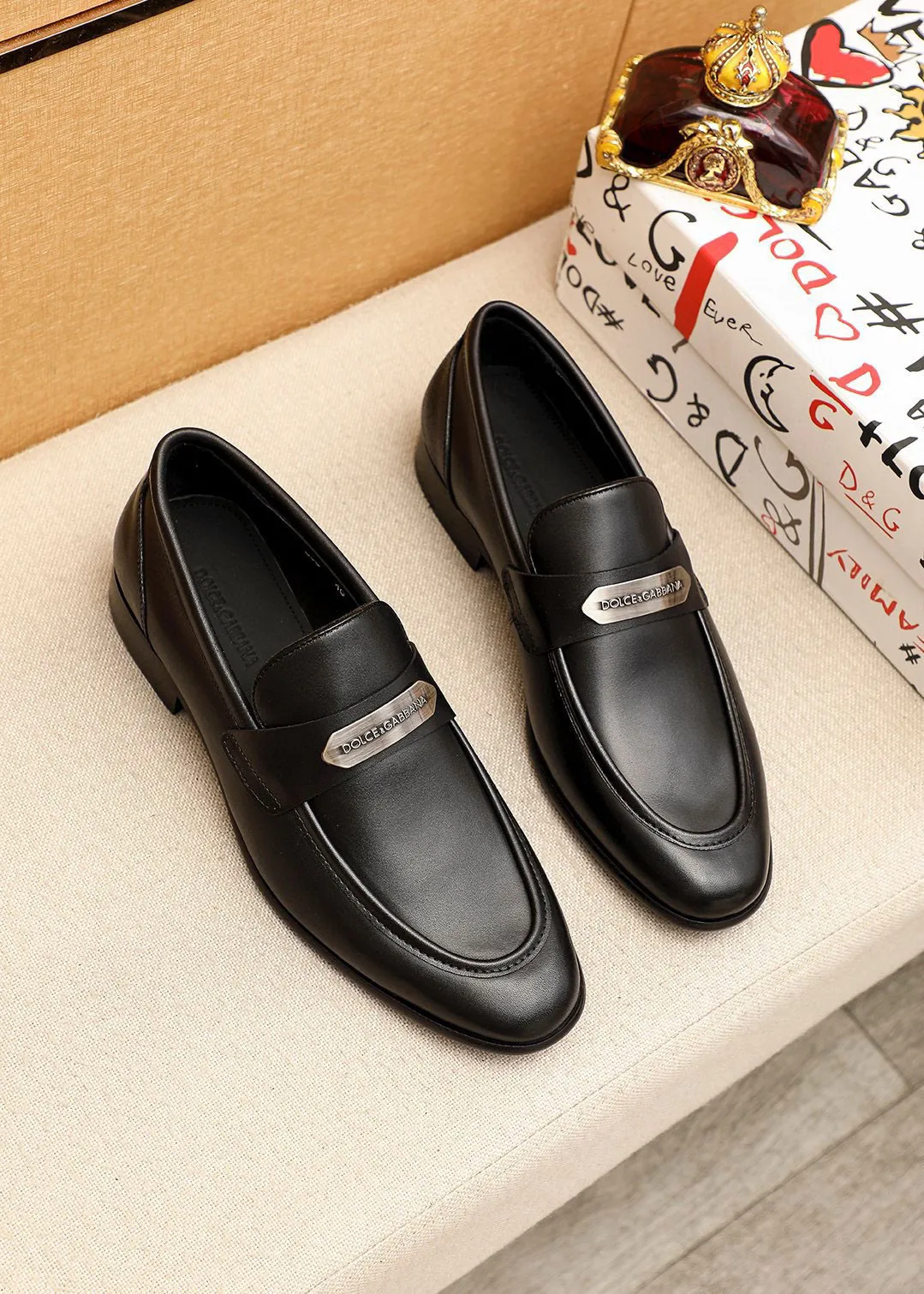 Men's clothing and shoes 💰460 💐DG top quality🔍🔍Men's new leather shoes🚹Sold simultaneously at counters⚠The uppers are imported open-edge beaded cowhide leather uppers from Italy, fully imported cowhide leather lining + classic hardware buckles, completely 1⃣️to 1⃣️reproduction🇮🇹💪💪, ⚠ Sole: The original sole is specially provided by the original factory. The exclusive movable molded sole is super comfortable. ⚠The original factory follows the order, 🔍🔍high quality, you can enter and exit the counter at will, welcome to compare⚠Size: 38-44 (45.46🉑️Customized)